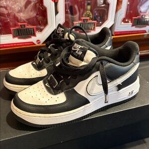 Nike Air Force 1LV8 2